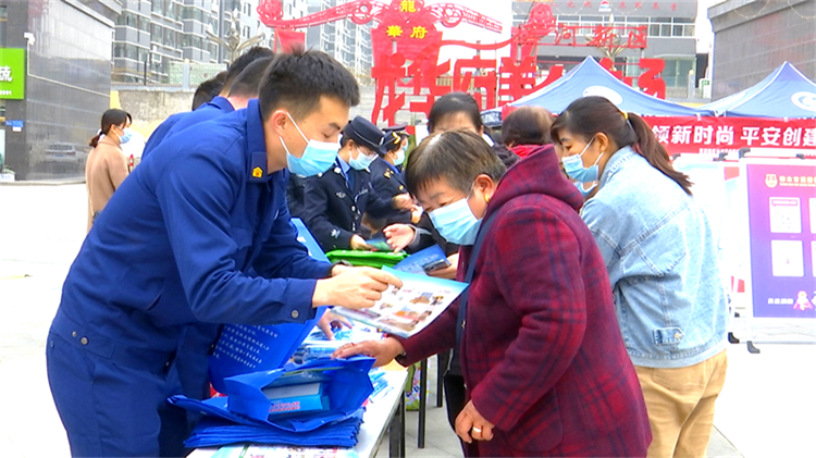 滨河新区街道鸳鸯塔社区联合多部门开展志愿服务宣传活动